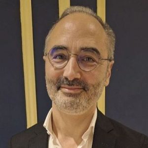 Dr. Daniel Burchardt